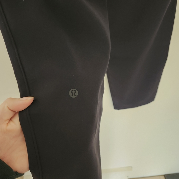 Lululemon On The Fly pants. - Picture 8 of 9
